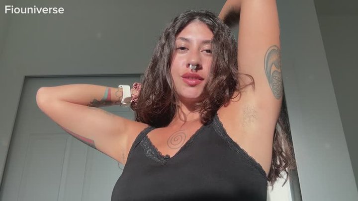 Eyes contact and hairy armpits