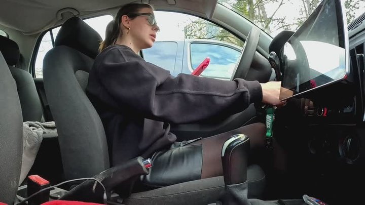Cranking, farting and orgasming (In French)