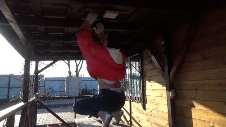 get stuck in a crack in the table