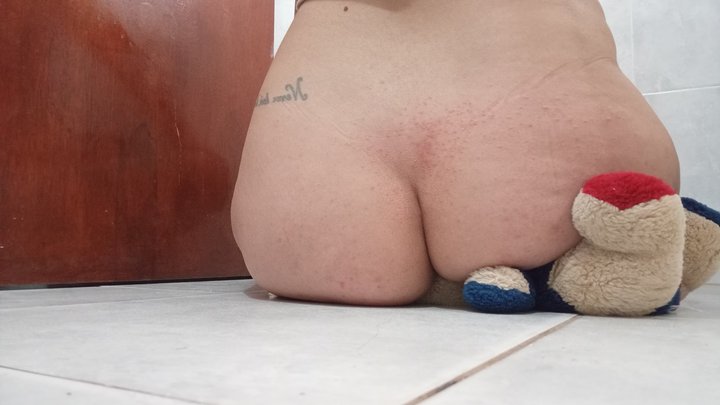 Crushing it naked To Teddy