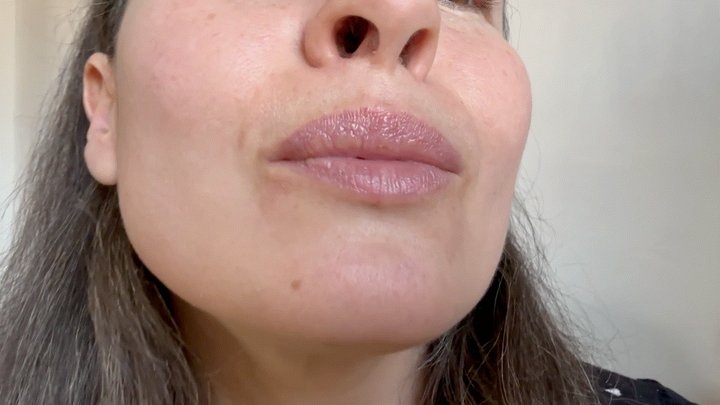 her sexy wet mouth welcome, saliva drooling m42