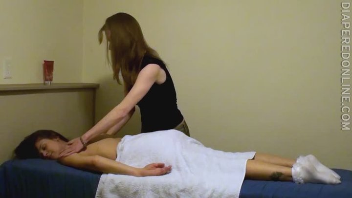 Dolly & Natalia: Using Diaper During Massage