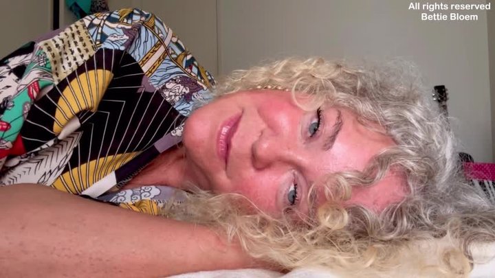 MILF Helps You With Your Morning Wood