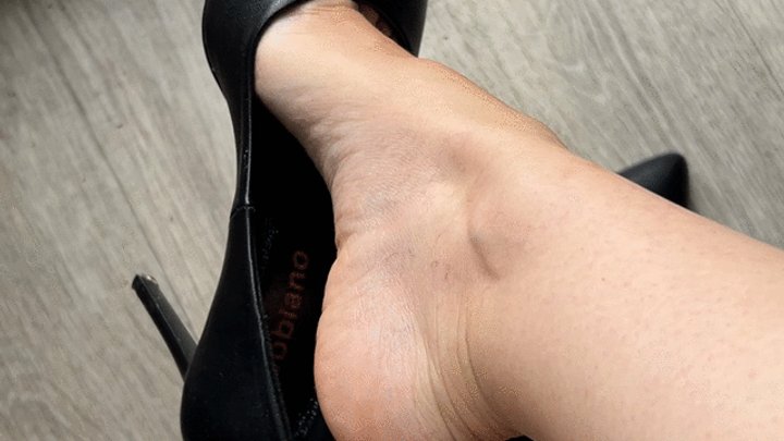 Dangling heel