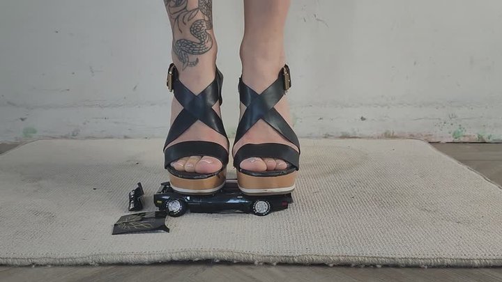 Giantess goddess Charlie Caroline Crushes a Pontiac Trans-Am in big wedges with 
