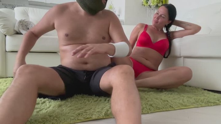 scissorhold and smothering a fat maskedman 2 b