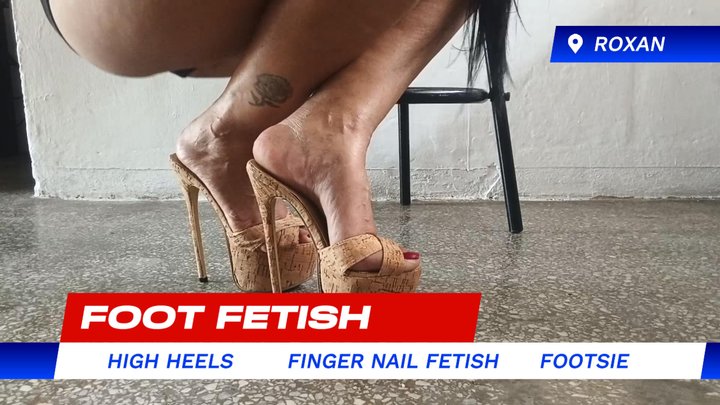 Feet in high-heeled shoes (3)
