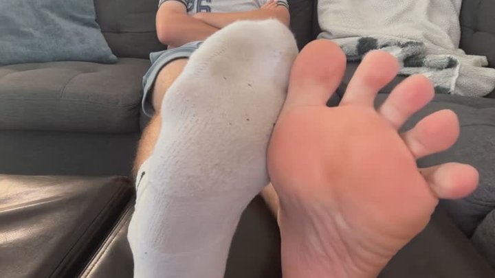 MasterMateo verbally dominates you while you worship his 2 day old white nikes.