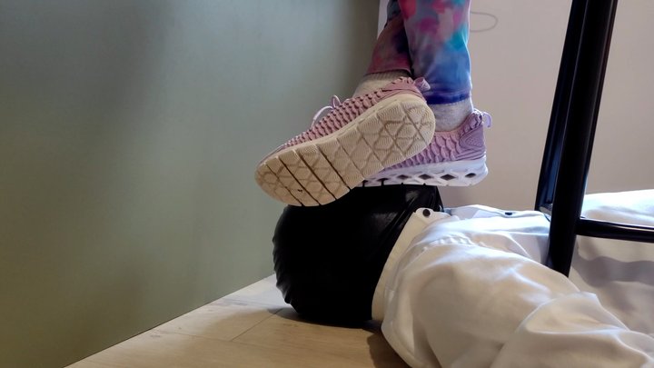 Your Face My Footrest (4k)