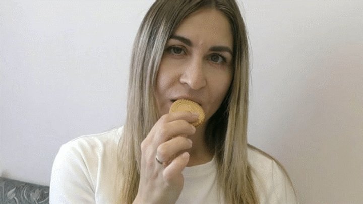 Eating on camera MP4 FULL HD 1080p