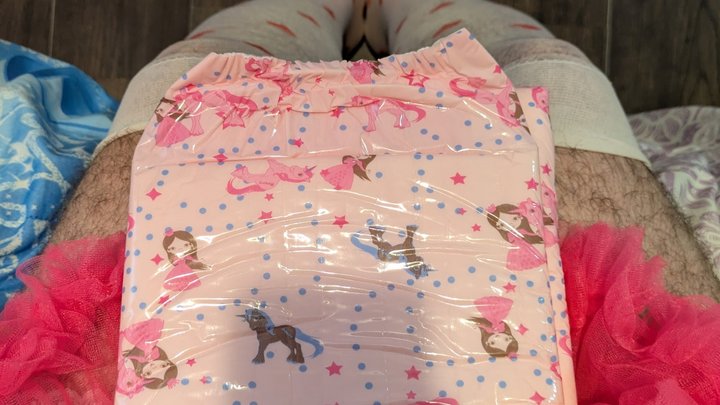 Sissy Diaper Vignette: A Quick Reminder of Who You Are and Where Your Itty Bitty