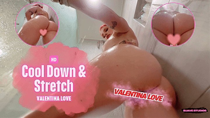 Giantess Shower With Her Tiny Helper: Valentina Love - HD