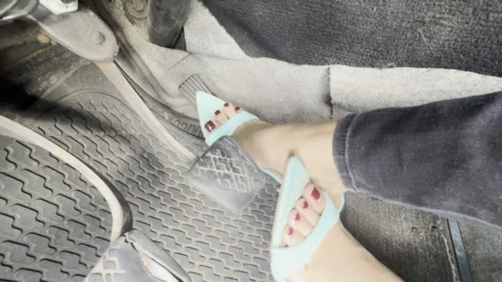 Ely pumps the pedal with high heels and her divinely arched feet