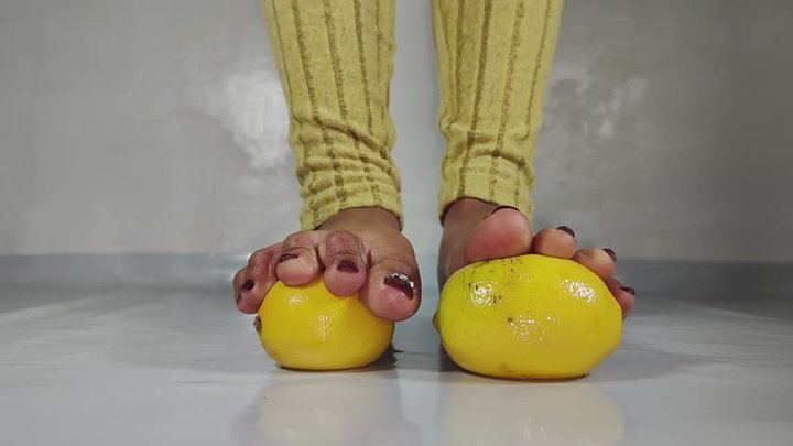 lemon crushing barefoot