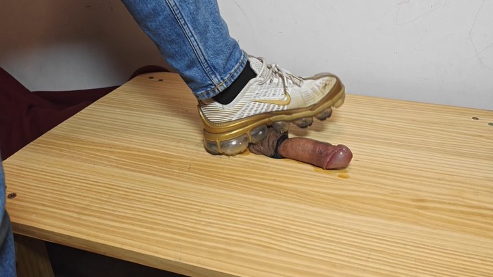 Nike Vapormax CBT Footjob – Cum on My Sneakers