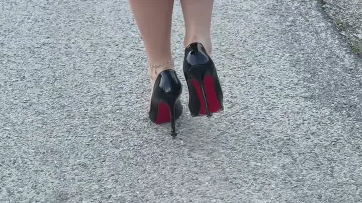 Dangling my louboutins pigalles