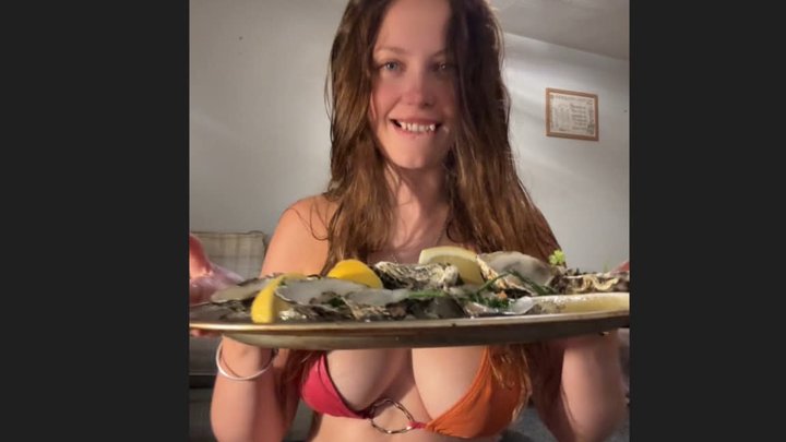 GODDESS VAMPYR- MERCILESS & MESSY FRESH OYSTER SLURPING