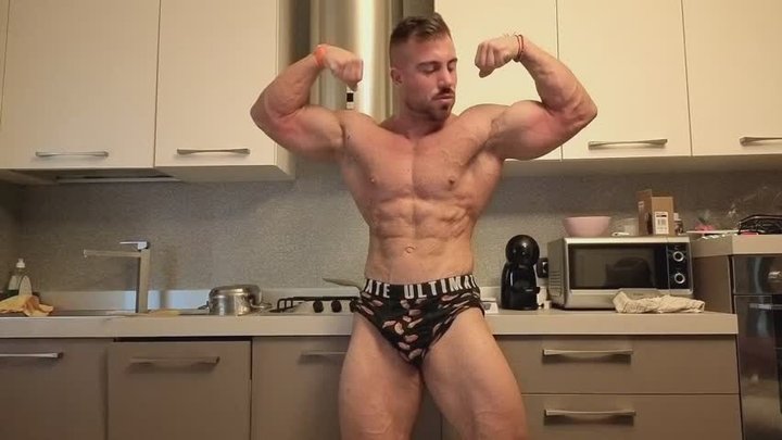VINCENZO DAVORIO ALPHA MUSCLE BODYBUILDER SHOW HIS MUSCLE NAKED AND DOMINATE YOU
