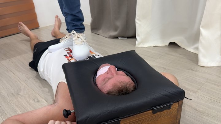 Sneaker Trampling – Locked in the Box Under My Shoes