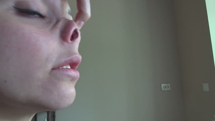 a pinched nose like a pig's