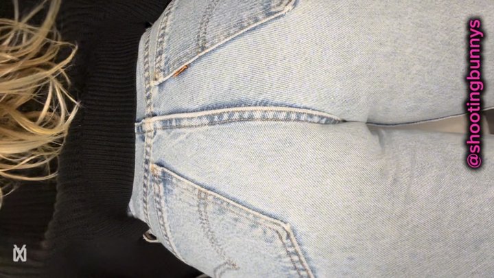 7mins of pure release as Bunny casually farts in her jeans