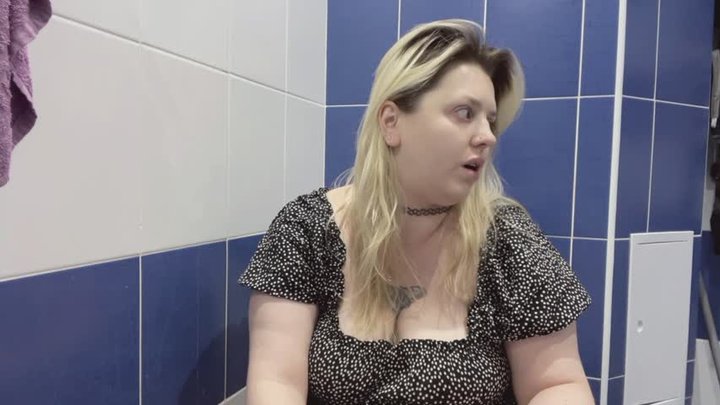 TOILET NASTY FARTS AND VAPING