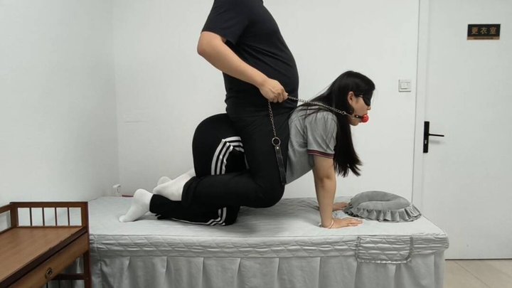 DR021 With two sexy ponygirls ponyplay lapsitting stomach sitting and licking fe