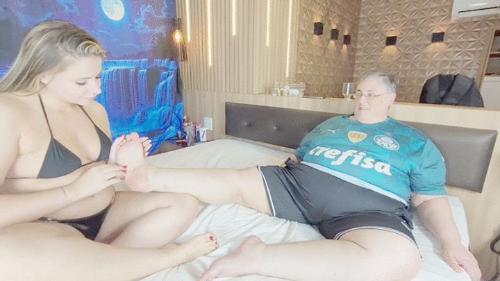 MASSAGE, LICK AND SUCK MY BIG FEET - - BY ISABELITA AND KING RENATO COLOSSOS - -