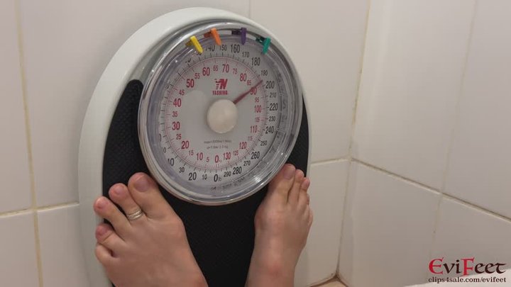 Measure the strength of my feet and legs with scales