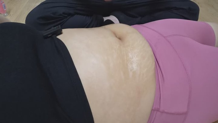 My belly oil massage was SO squishy today can’t look away!
