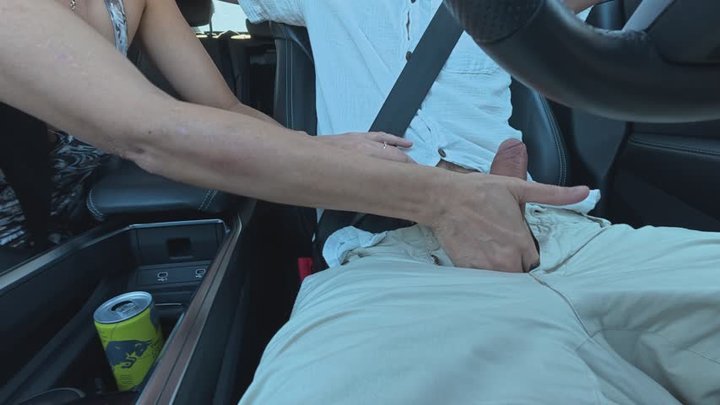 Italian MILF Letizia does a blowjob in my car