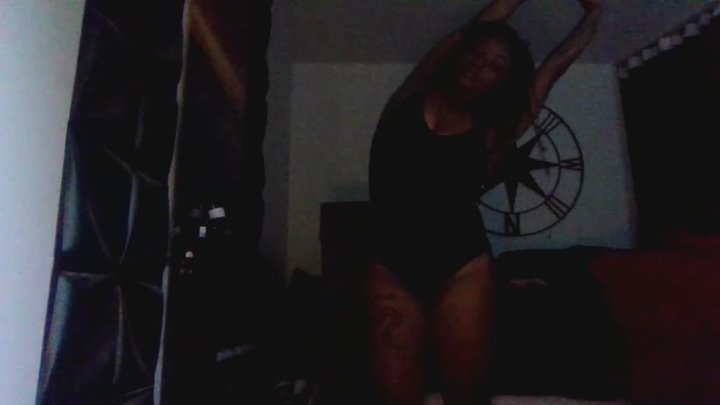 VeinsnThings does black yoga room.
