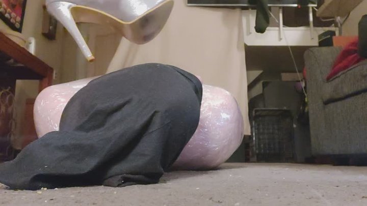 HIGH HEELS & SWEATY FEET WORSHIP BY MUMMIFIED SLAVE