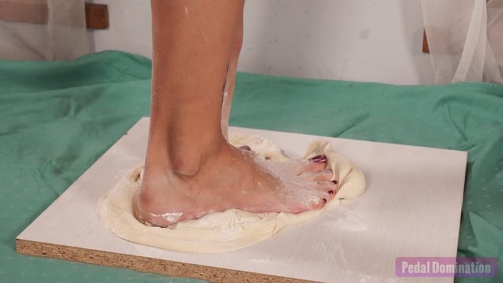 Big Feet Dough Crush - 4K MP4