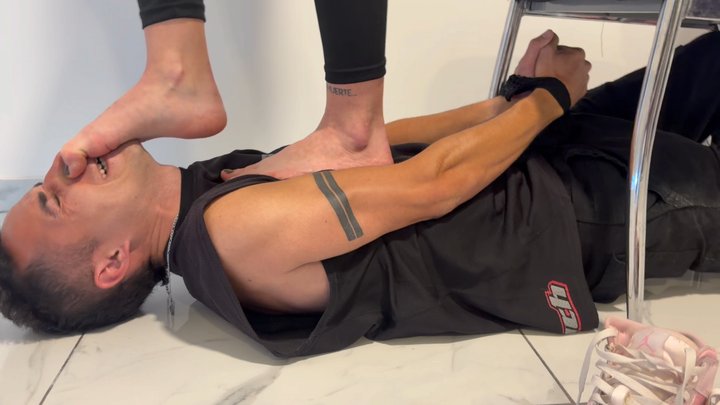 Aldi’s Post-Gym Sweaty Foot Domination on Presley – Sneakers, Socks, Toe Pinches