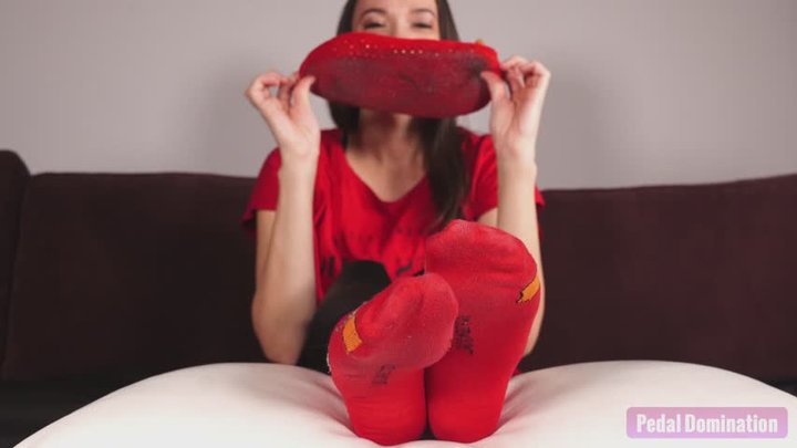 Smelly Milf Sock Removal - 4K MP4