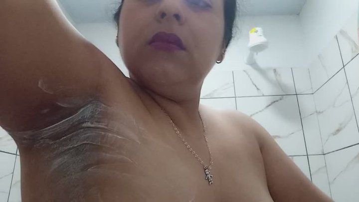 Mis axilas oscuras y con manchas. Un suave lavado