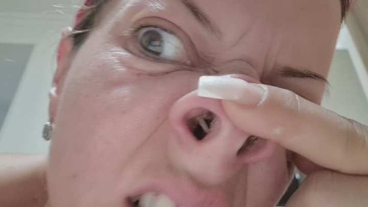 EXTREME LONG MUCUS SWALLOWING – NOSE PICKING, TONGUE PLAY & THICK SNOT CLOSE-UP