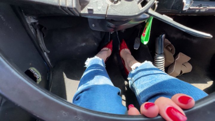 TOTAL FRUSTRATION WHEN STEPPING THE GAS FULL THROTTLE: Driving an old car with a