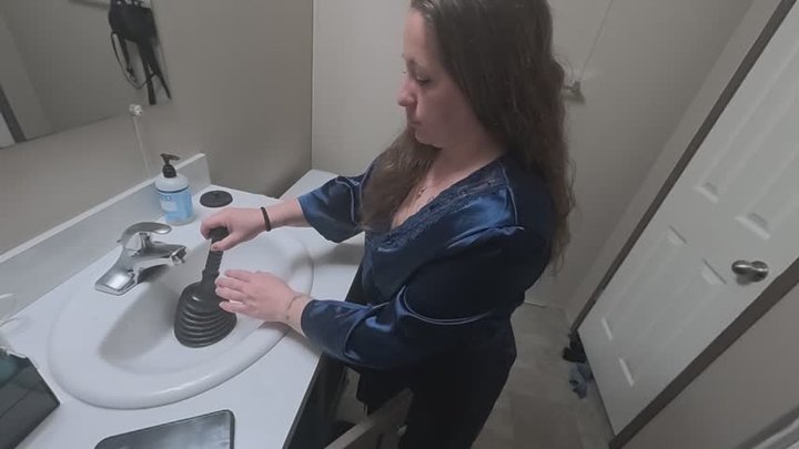 MILF neighbor needs pipes cleaned