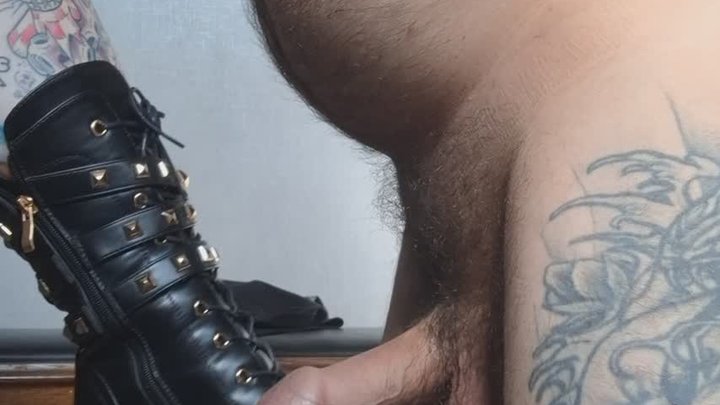 Gentle Cock Teeping
