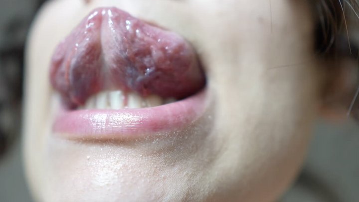 I have a mouth and tongue fetish, and I show the veins on my tongue.