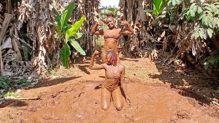 TOUGH AFRICAN MUD WRESTLING