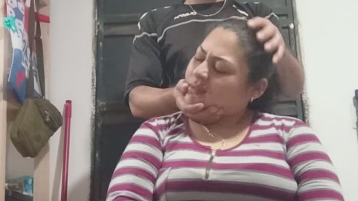 Vino a cobrarme el juego de rostro y oreja que le hice... Ups....!!
