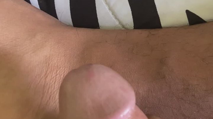 Me acaricio mi polla