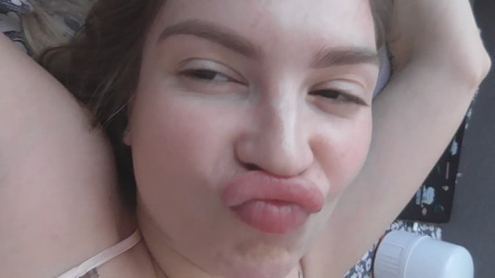BIG DROOL-SOAKED LIPS IN THE MORNING ON THE BED