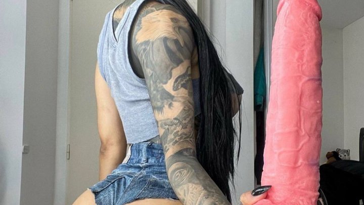 14 INCHES TRETCHED PUSSY ALERT