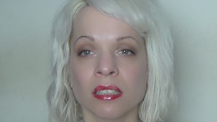 Domina Isadora: Loud Burping Mouth close ups
