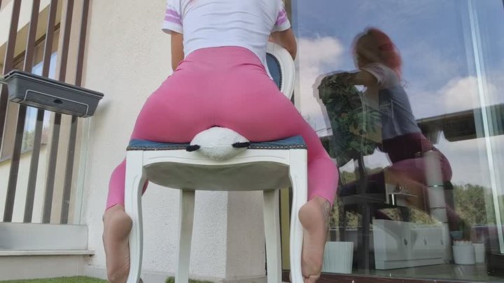 BIG BOOTY TEDDY CRUSH – TIGHT LEGGINGS ASS FLATTENS HIM
