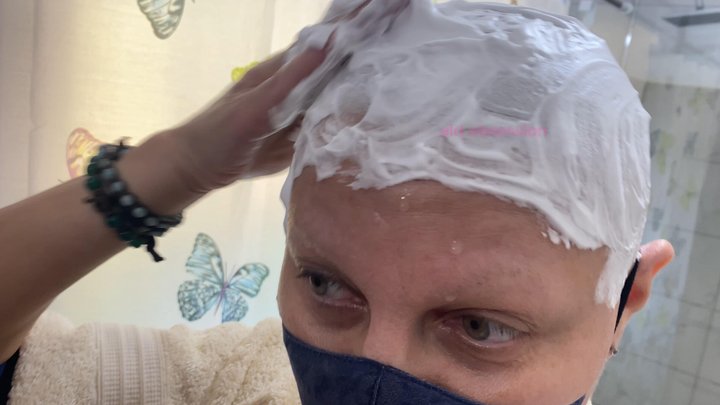 Smooth and shiny: extreme close-up headshave